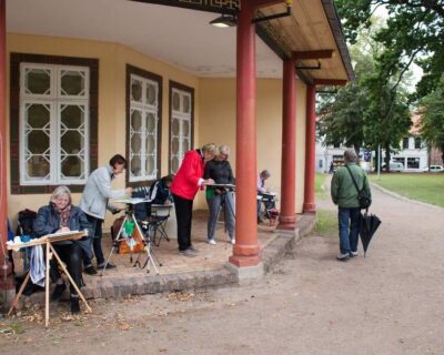 malen-bei-roten-pavillon-auf-dem-doberaner-kamp-c-frank-koebsch-1