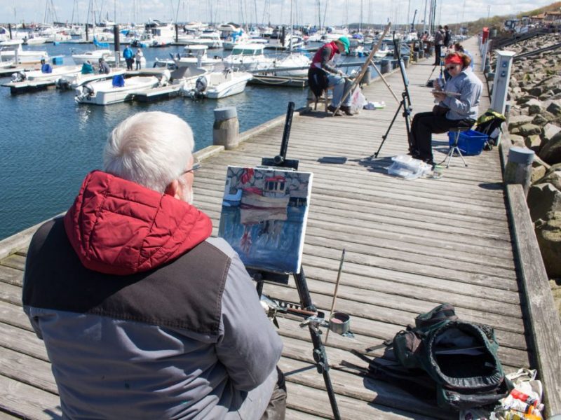 Thomas Freund bei der Plein Air Malerei imit Öl im Hafen von Kühlungsborn (c) Frank Koebsch (1